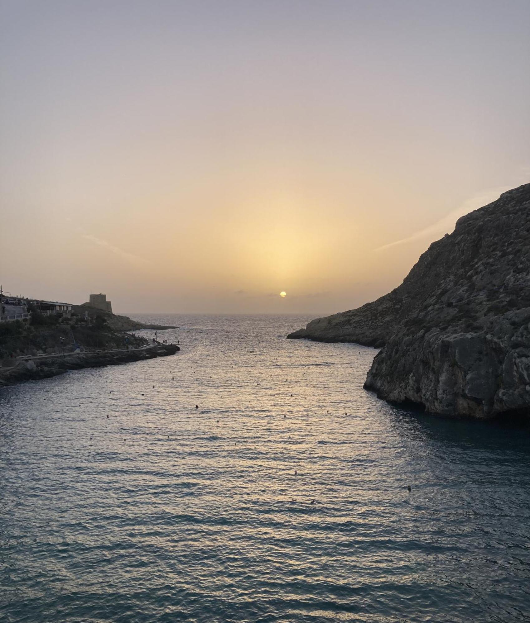 Seafront Duplex Penthouse With Terrace Overlooking Xlendi Bay Esterno foto