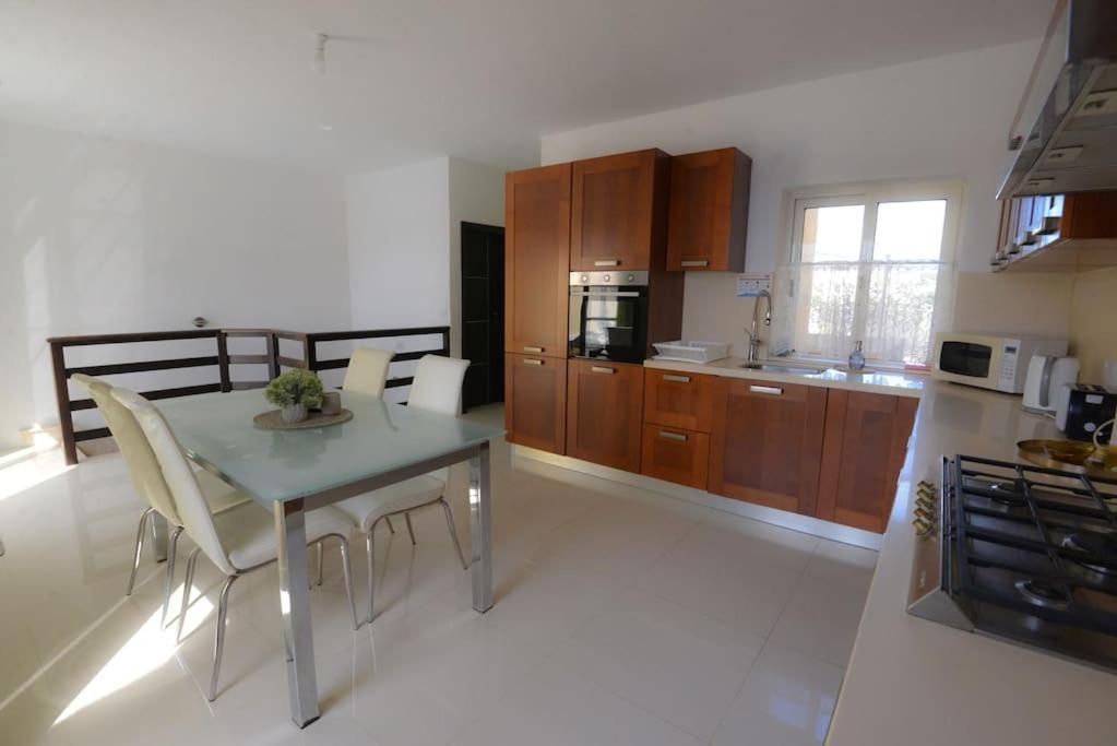 Seafront Duplex Penthouse With Terrace Overlooking Xlendi Bay Esterno foto