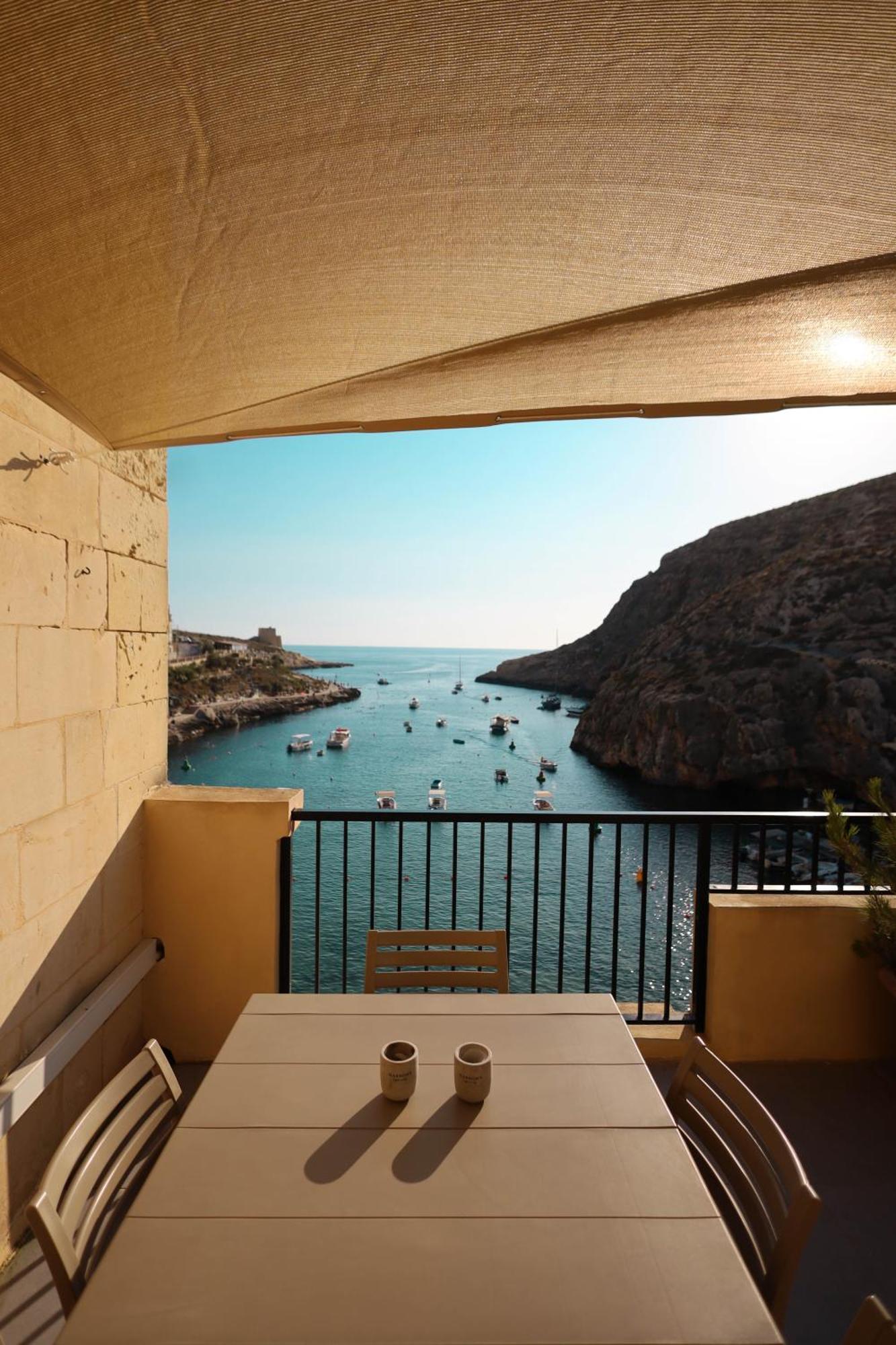 Seafront Duplex Penthouse With Terrace Overlooking Xlendi Bay Esterno foto