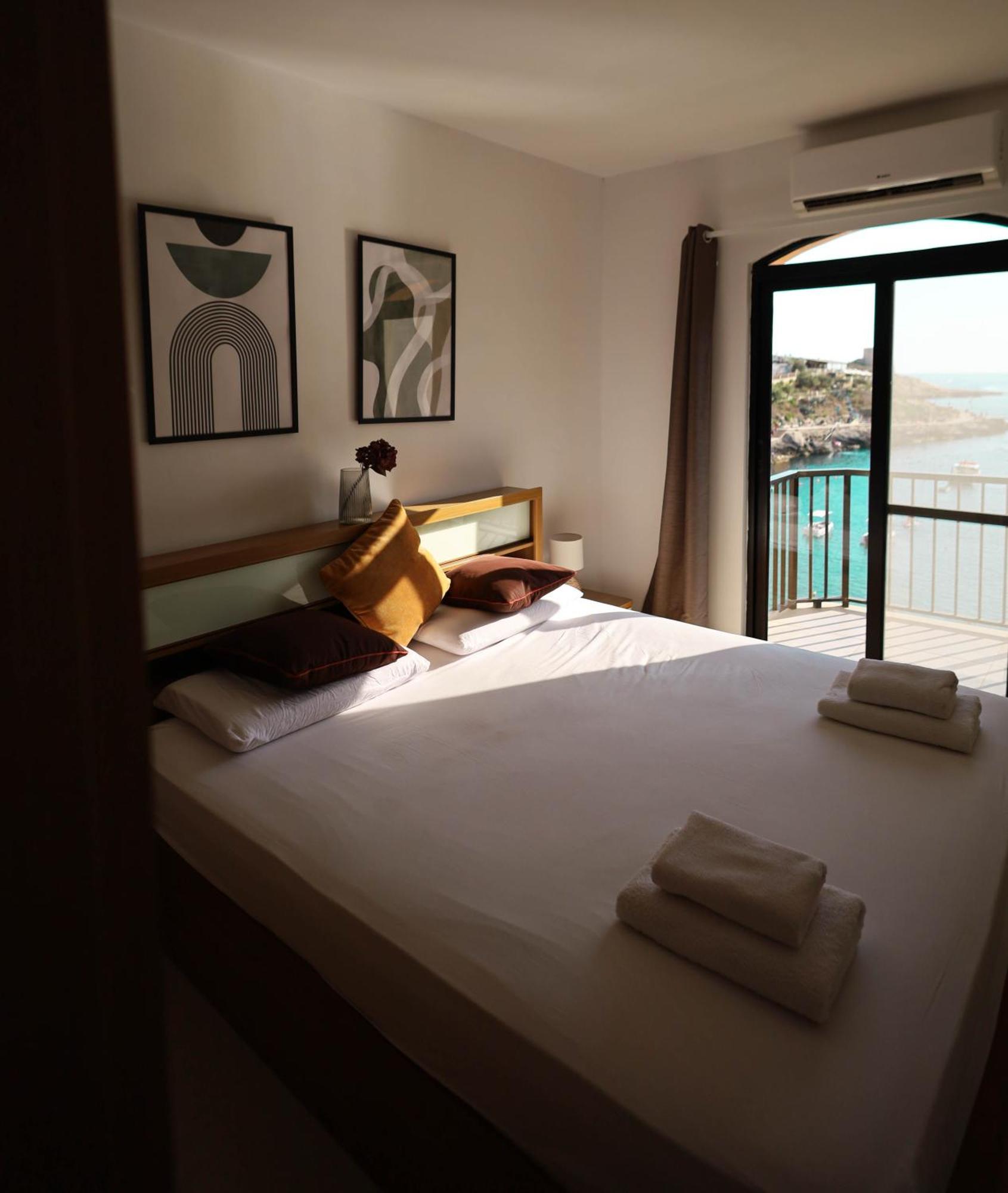 Seafront Duplex Penthouse With Terrace Overlooking Xlendi Bay Esterno foto