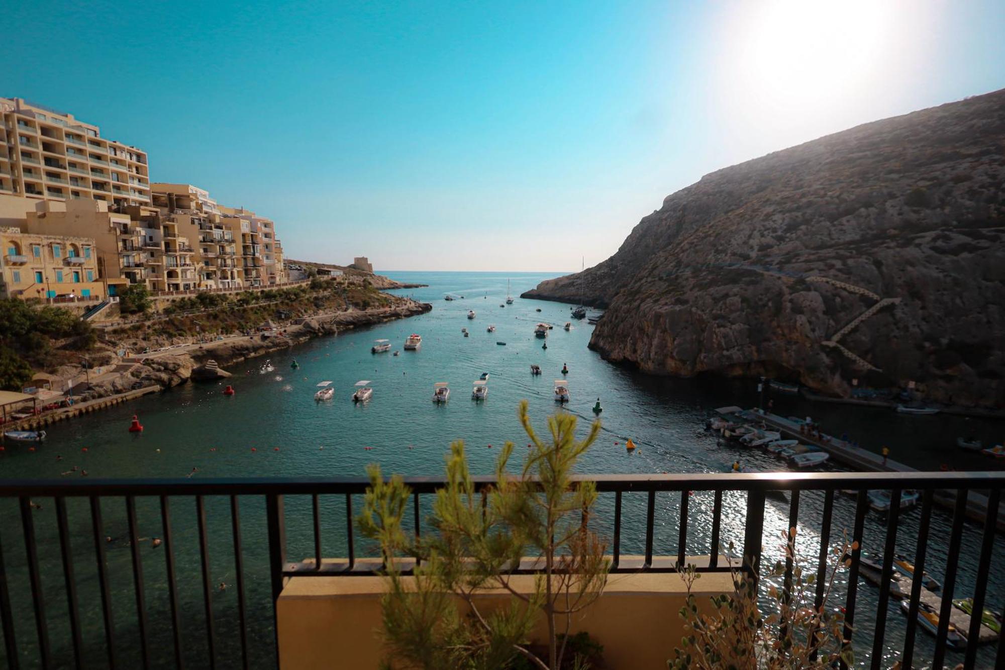 Seafront Duplex Penthouse With Terrace Overlooking Xlendi Bay Esterno foto