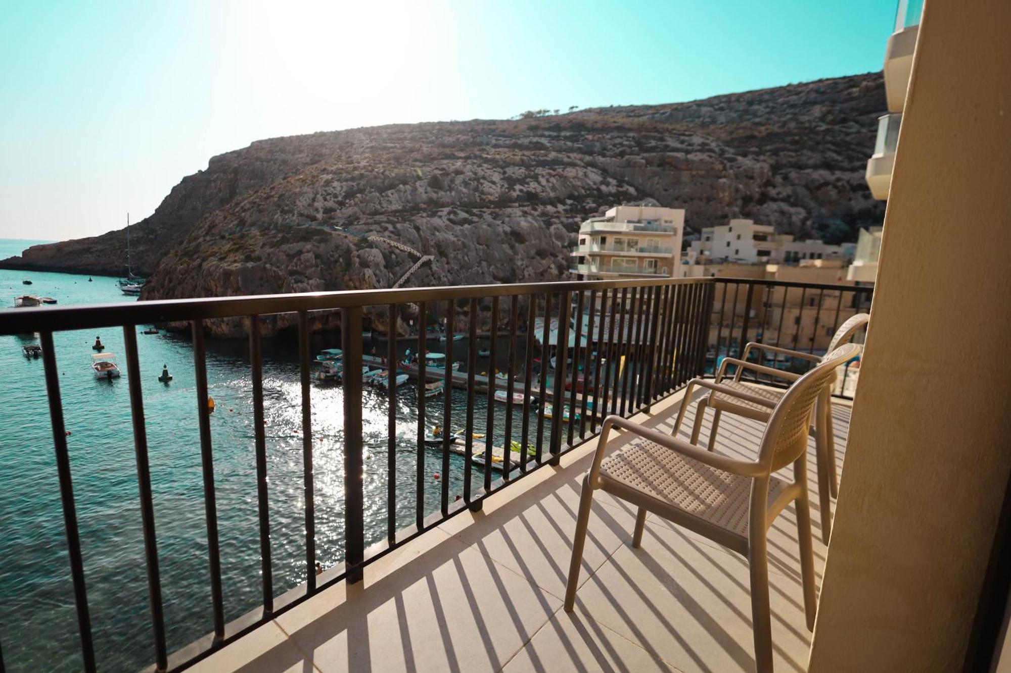 Seafront Duplex Penthouse With Terrace Overlooking Xlendi Bay Esterno foto